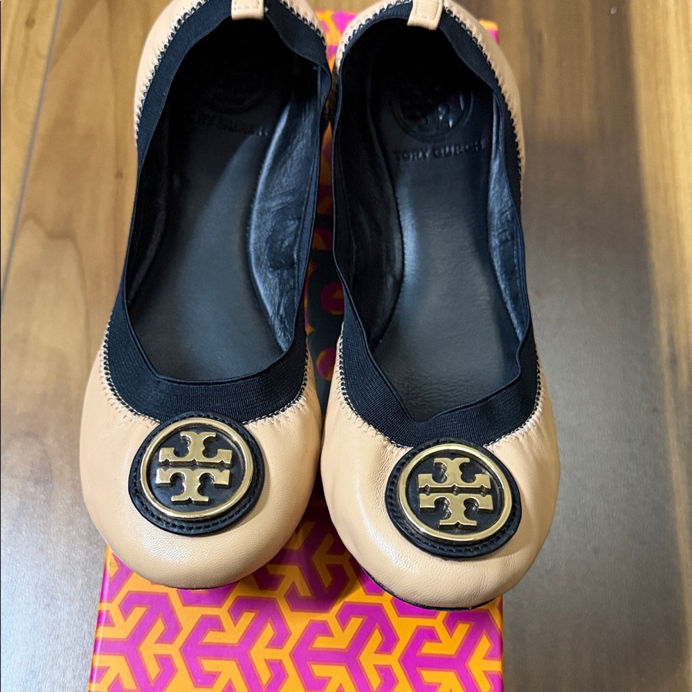 Tory Burch Light Oak Black Flats - Size 6 Used, in good condition